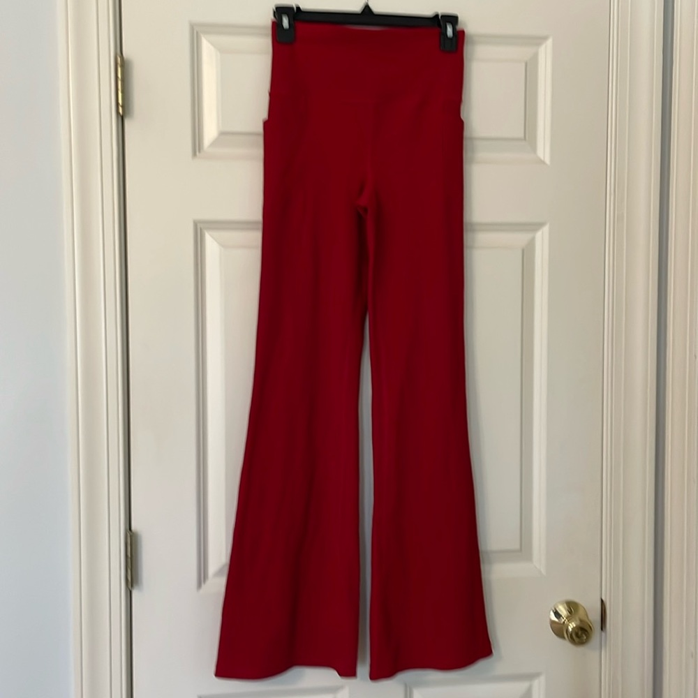 Athleta salutation stash rib flare legging size S